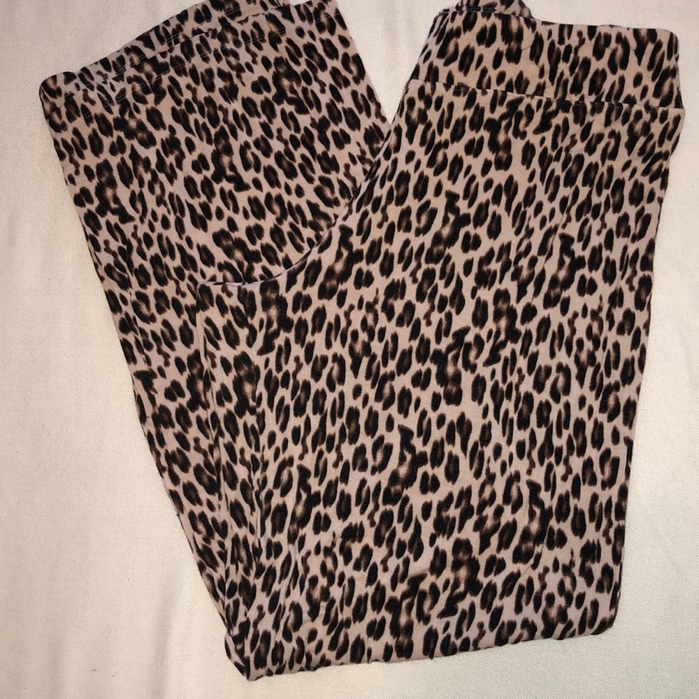 Ambrielle• Leopard Leggings